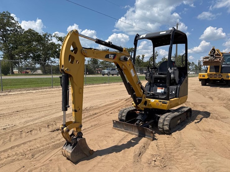 2018-caterpillar-301.7d-image-2