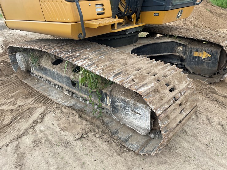 deere-160d-lc-image-10