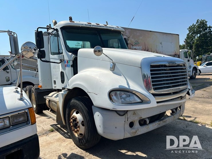 2002-freightliner-columiba-day-cab-truck-(cp0659,-unit-28071)-image-41