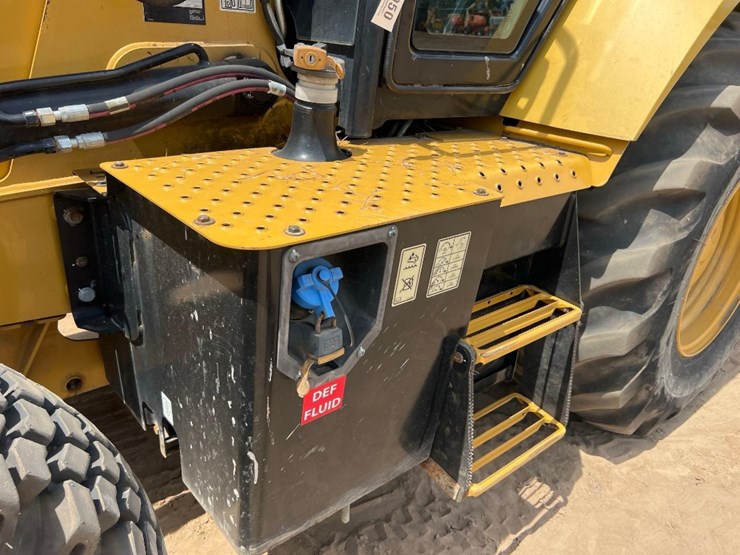 2021-caterpillar-420-image-15