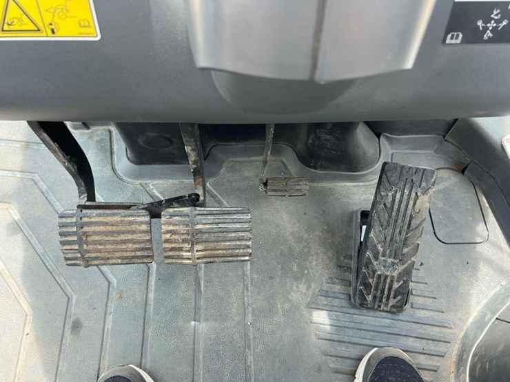 2021-caterpillar-420-image-36