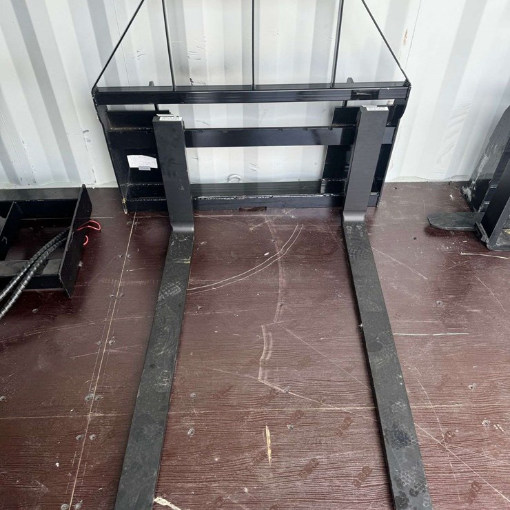 Mower King Pallet Fork Attachment Model SA25051302G