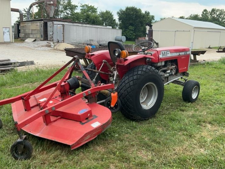 #124-•-massey-ferguson-mf210-tractor-image-9