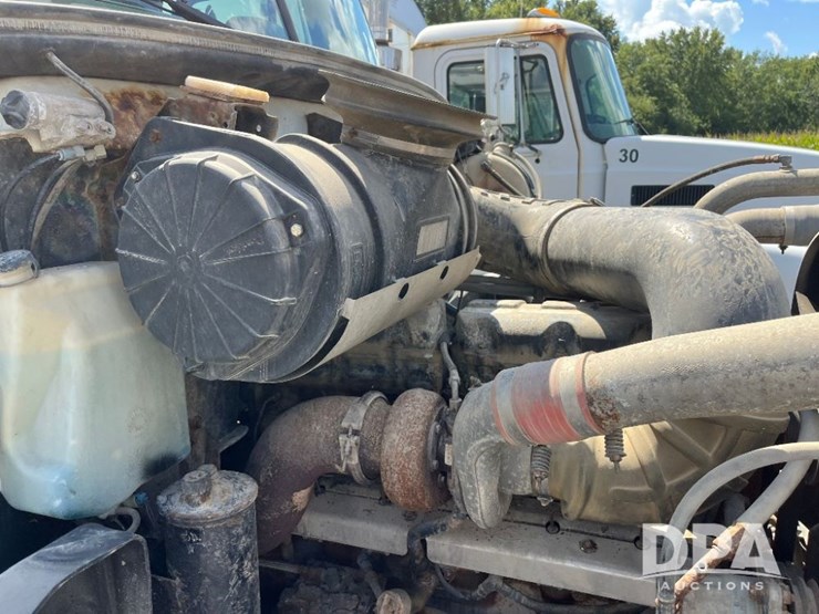 2002-mack-ch613-image-71