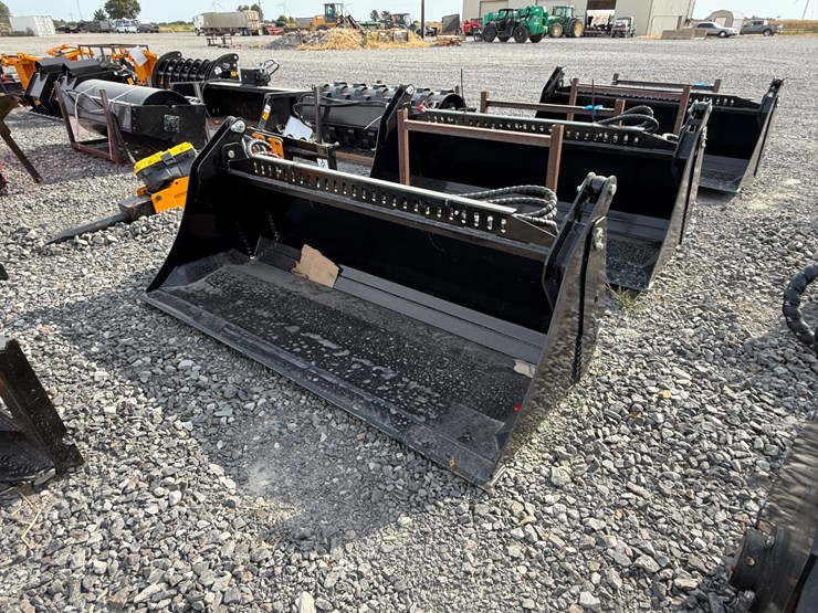#2000-•-#26266-•-unused-giyi-72"-skid-steer-bucket-fkhd722507243-image-1