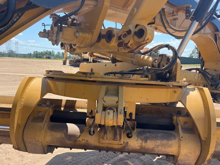 2011-caterpillar-140m2-image-22