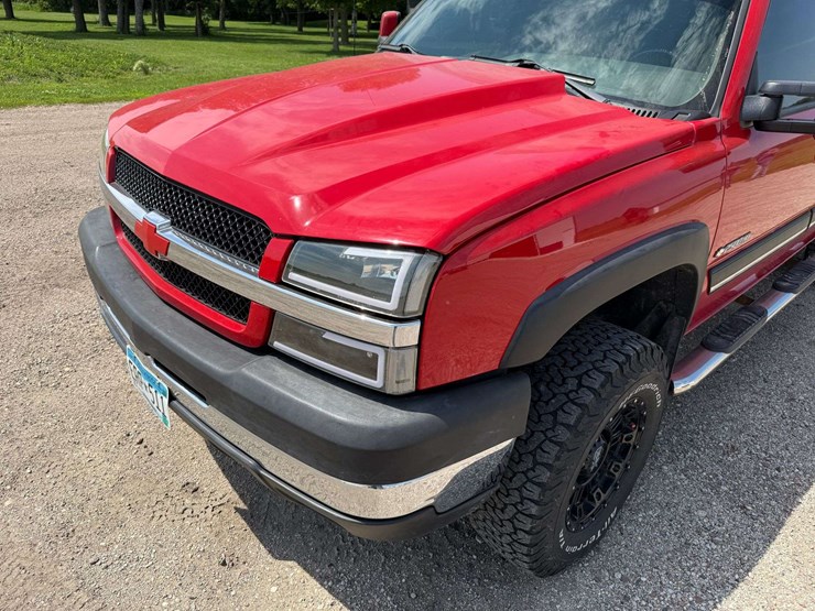 2004-chevrolet-2500hd-image-15