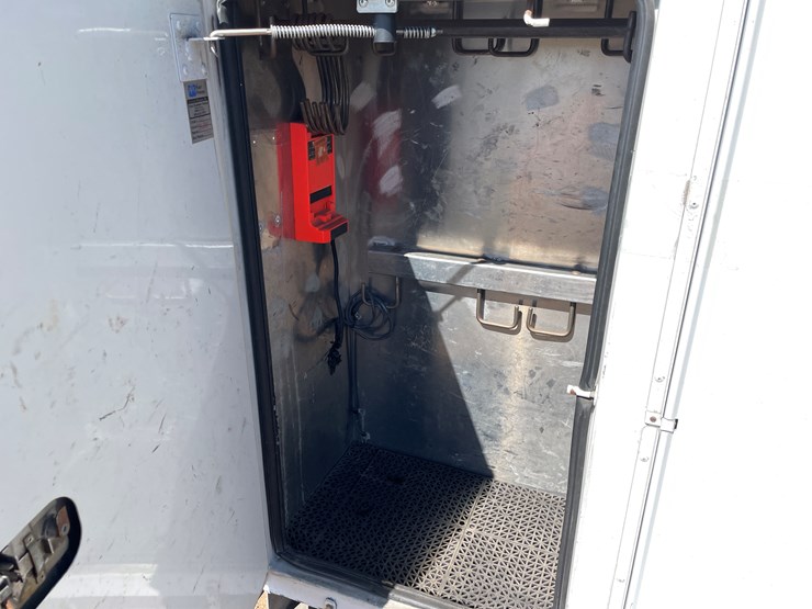 #2132-•-2013-freightliner-bucket-truck-(has-mn-title)-image-26