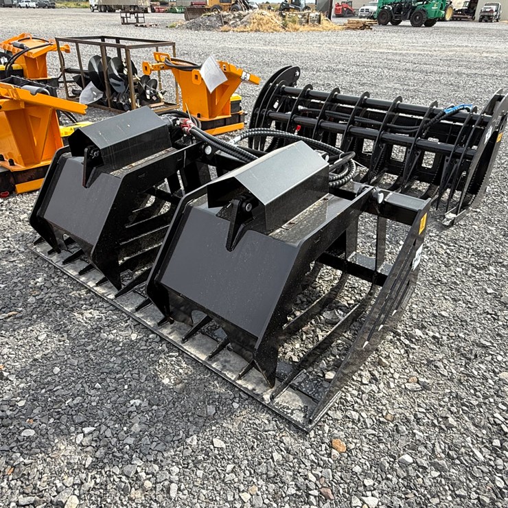 #2000 • #26340 • Unused GIYI 72" Skid Steer Wood Grabber CXLKZMQ250720