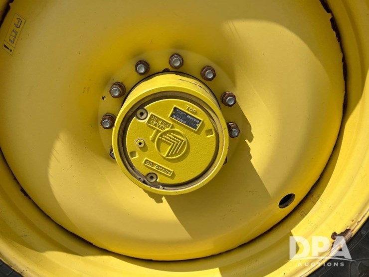 2014-john-deere-r4038-image-39