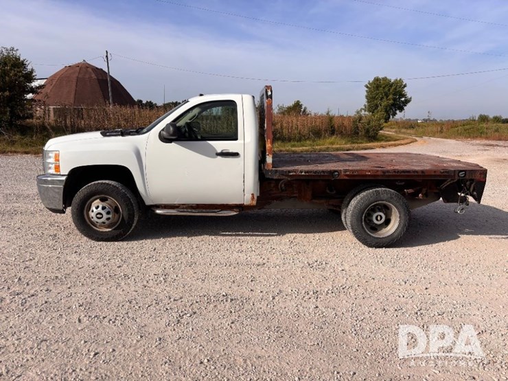 2012-chevrolet-3500-image-14