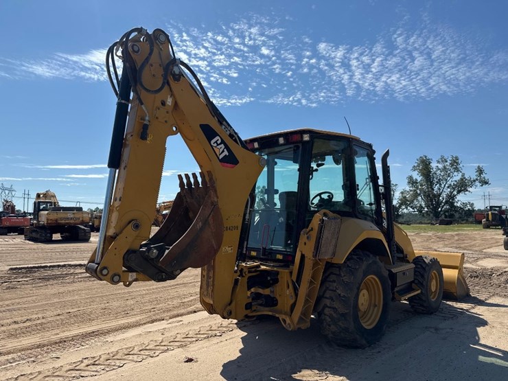 2019-caterpillar-420f2-image-6