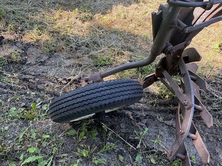ih-3-14”-slat-bottom-trailing-plow,-clutch-lift-image-9