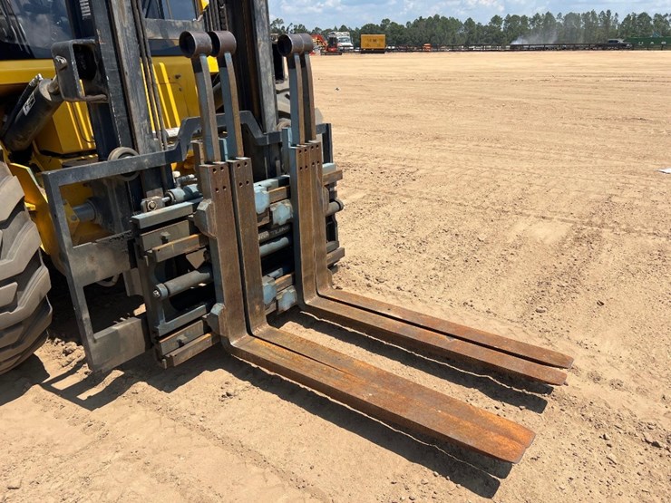 sellick-s80t4e-4ps-rough-terrain-forklift-image-17