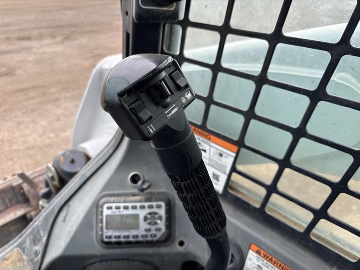 2022-bobcat-t770-image-23