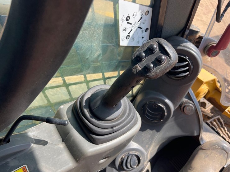 2015-caterpillar-299d-image-28