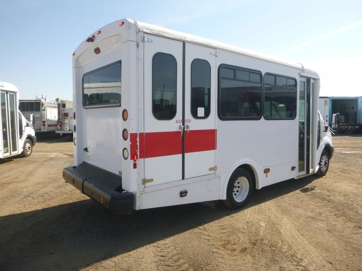 2018-ford-e350-image-3