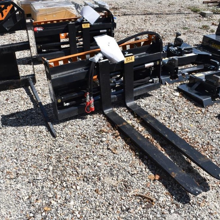 SKID STEER HYDRAULIC PALLET FORK