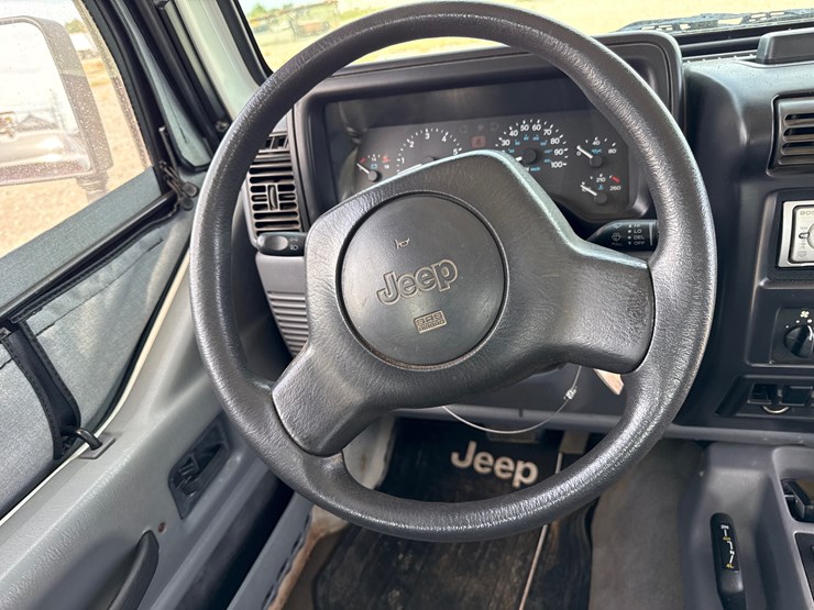 1997-jeep-wrangler-image-36