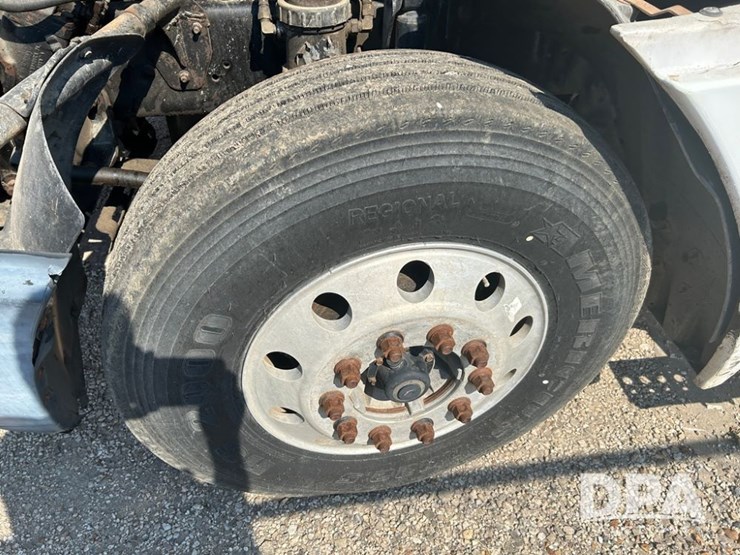 2001-freightliner-dry-tender-truck-(cp0656,-unit-28070)-image-14