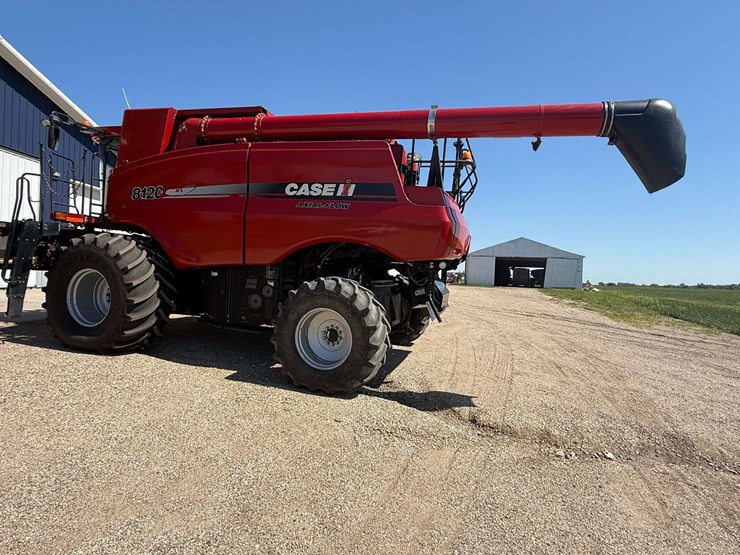 2009-case-ih-8120-image-12