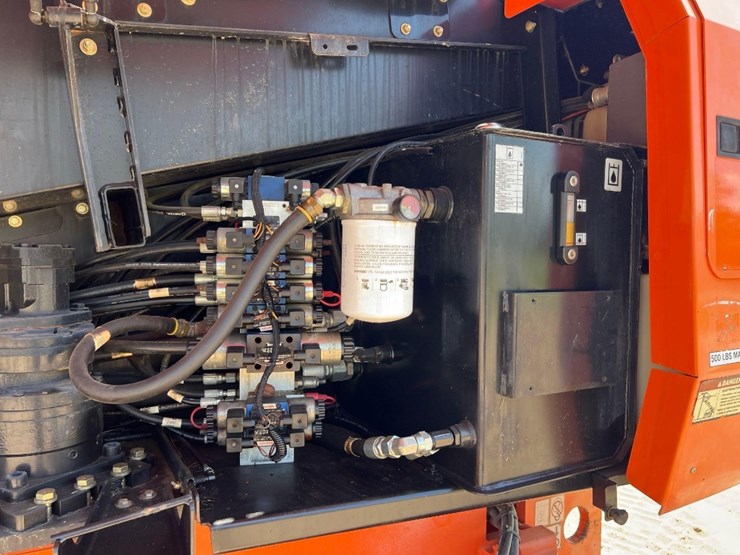 2006-jlg-660sj-image-21
