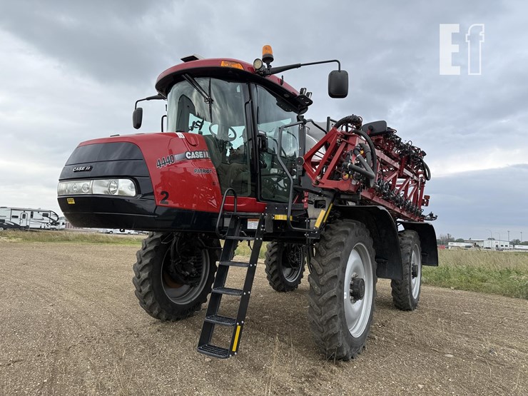 2020-case-ih-patriot-4440-image-1