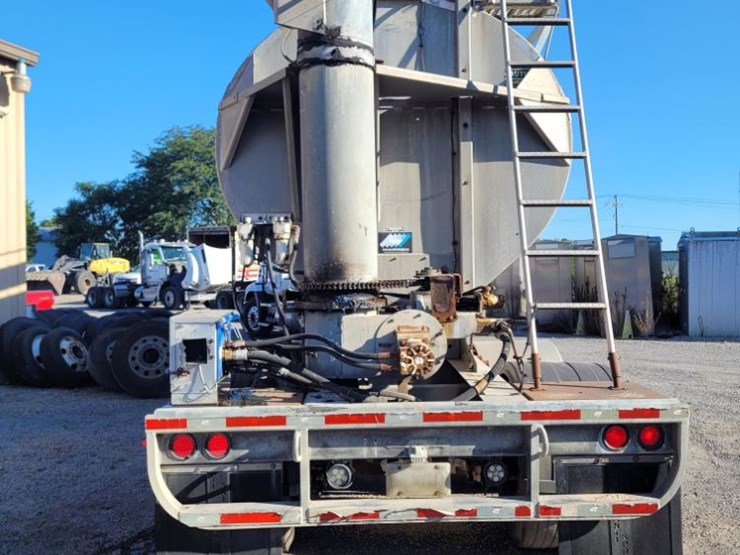 2012-warren-feed-trailer-image-4