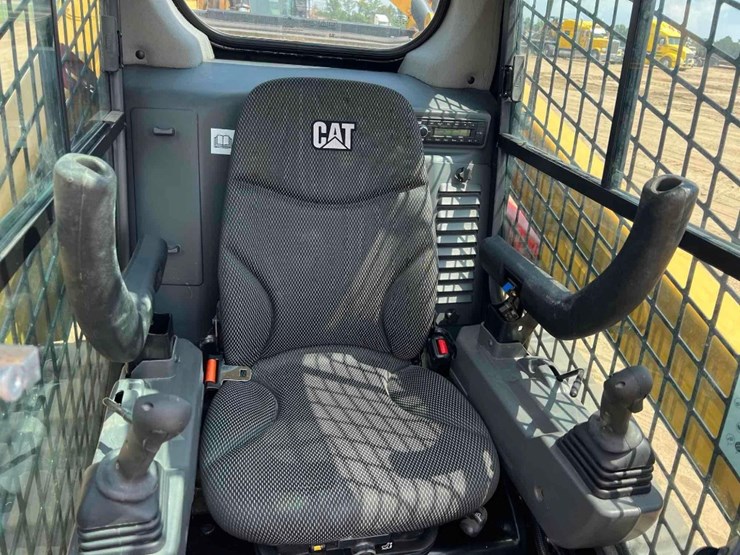 2023-caterpillar-259d3-image-26