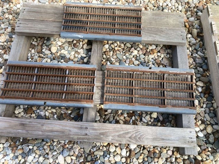 lexion-combine-wide-body-aps-grates,-(3)-pcs-image-1