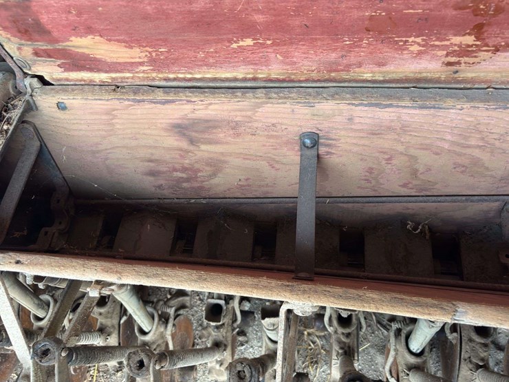moline-8’-grain-drill-image-34