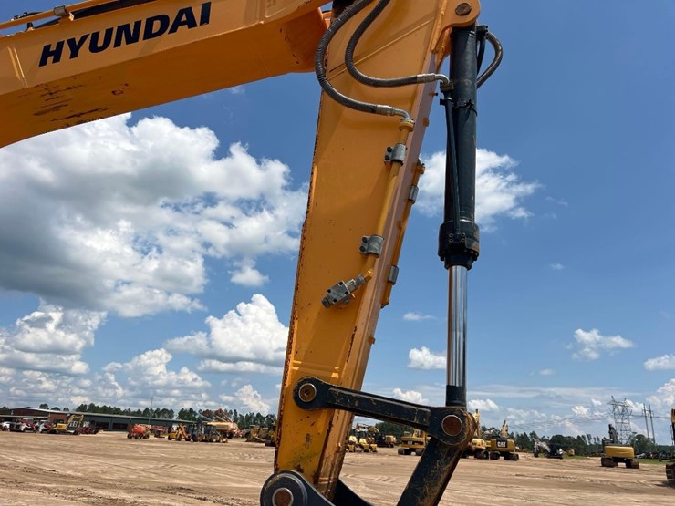 2019-hyundai-hx300l-image-11