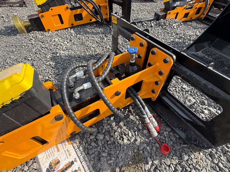 #2000-•-#26322-•-unused-giyi-skid-steer-post-driver-dzc6802507153-image-10