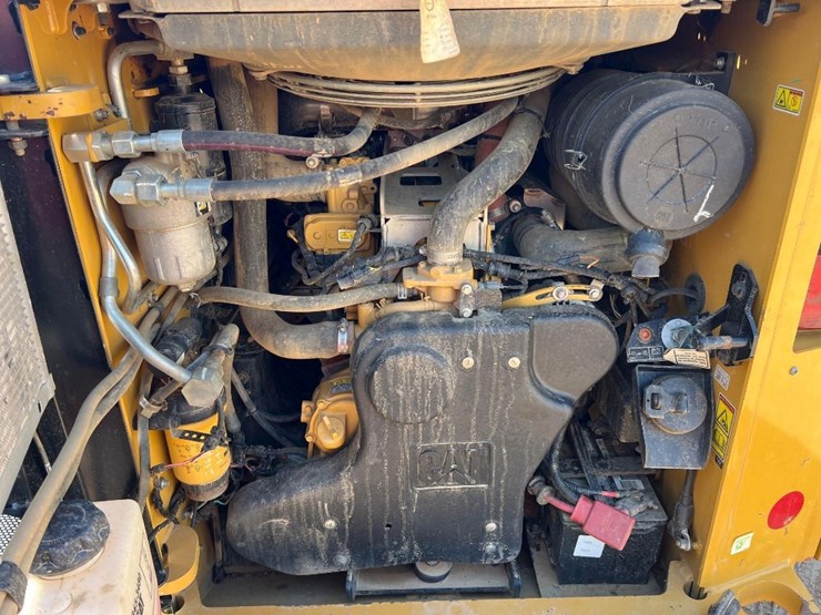 2022-caterpillar-272d3-image-23