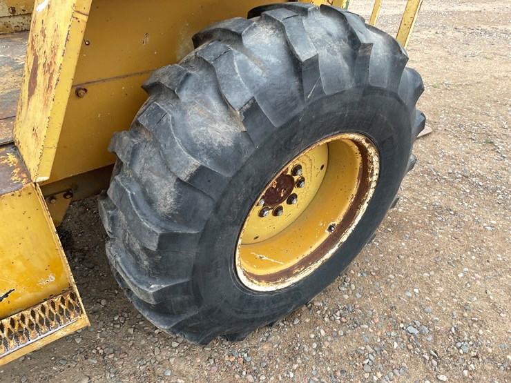#2140-•-hull-706e-lift-truck-image-17