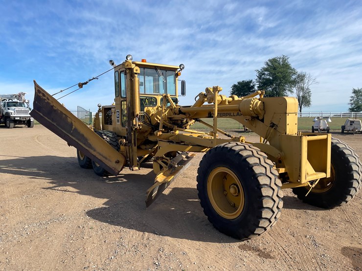 #2026-•-cat-no.12-road-grader-image-4