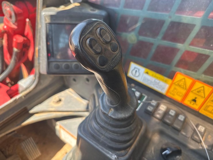 2022-takeuchi-tl12r2-image-27