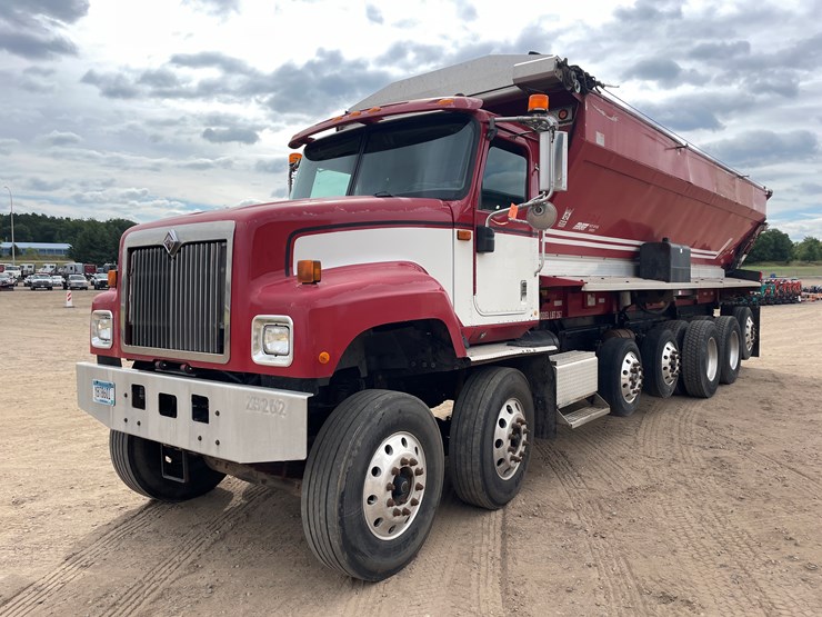 2005-international-paystar-5500-image-1