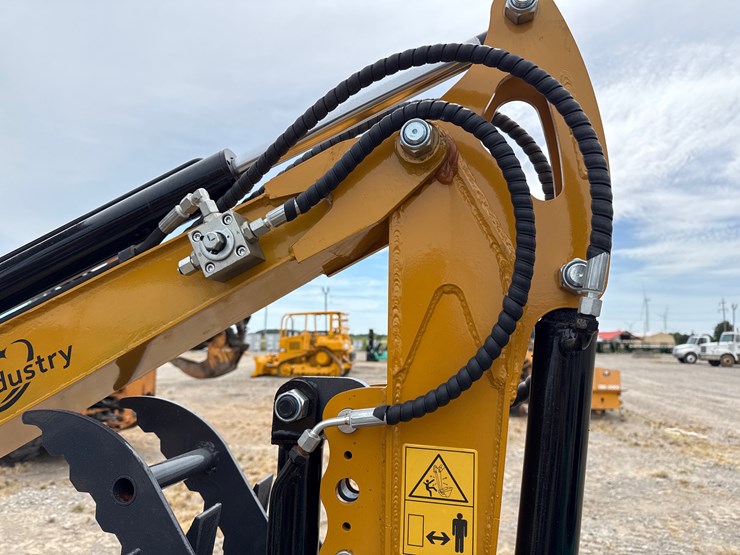 #220-•-#26493-•-unused-cfg-qk18r-mini-excavator-image-11