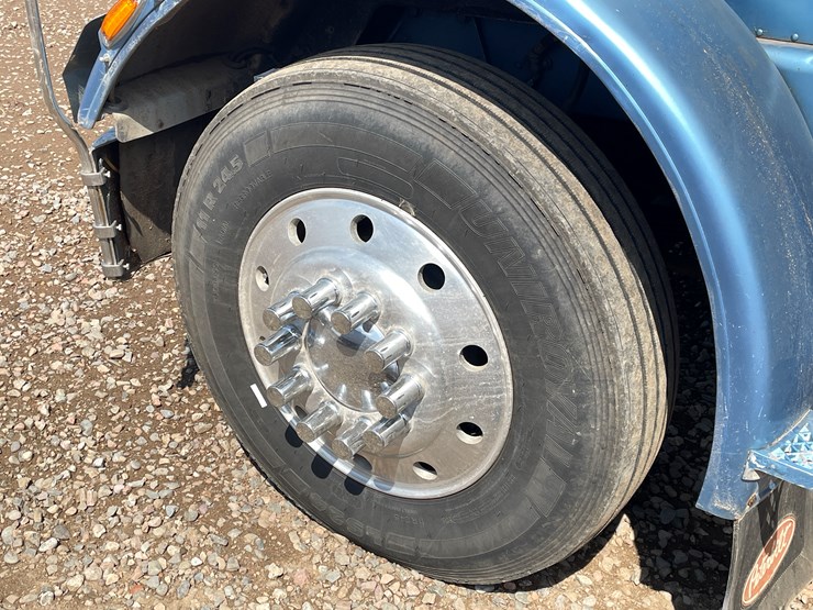 #2148-•-1985-peterbilt-359-truck-tractor-(has-mn-title)-image-9