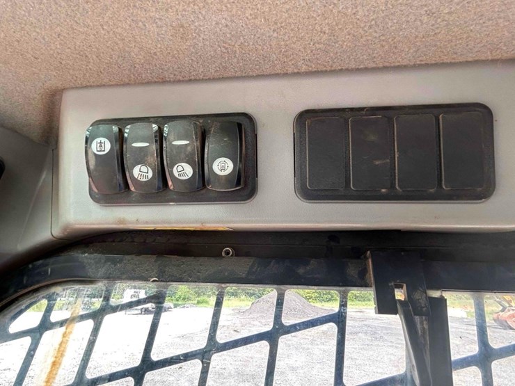 2017-caterpillar-299d2-image-26
