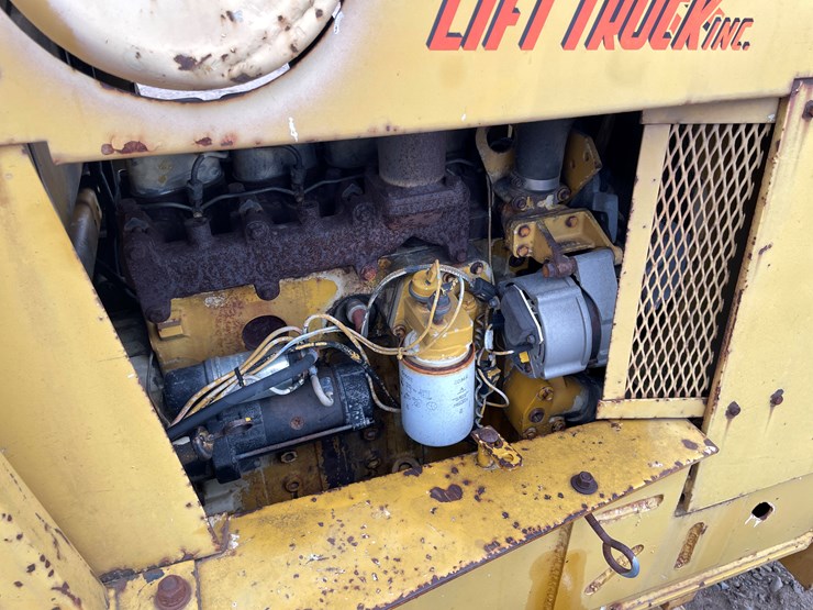 #2140-•-hull-706e-lift-truck-image-12