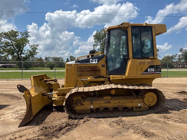 2005-caterpillar-d3g-lgp-image-1