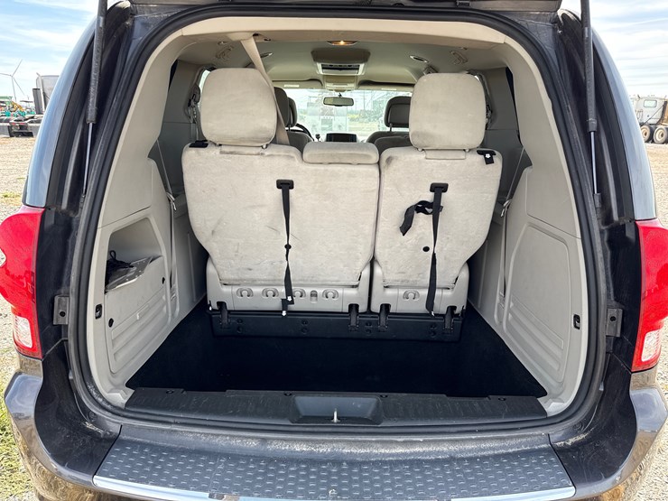 2015-dodge-grand-caravan-image-41
