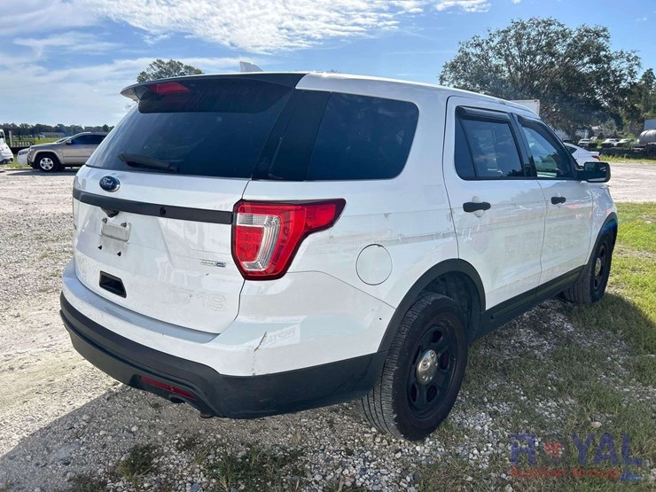 2017-ford-explorer-image-3