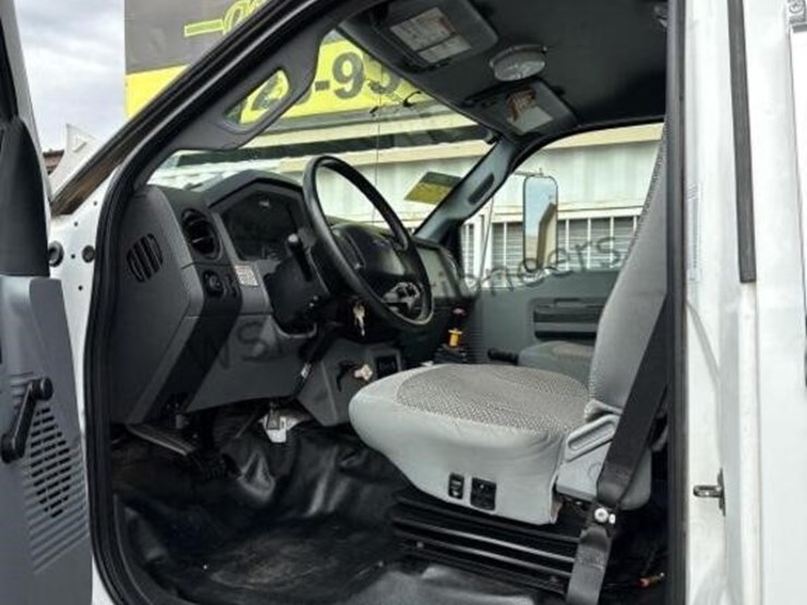 2012-ford-f750-image-32