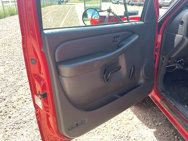 2004-chevrolet-silverado-image-20