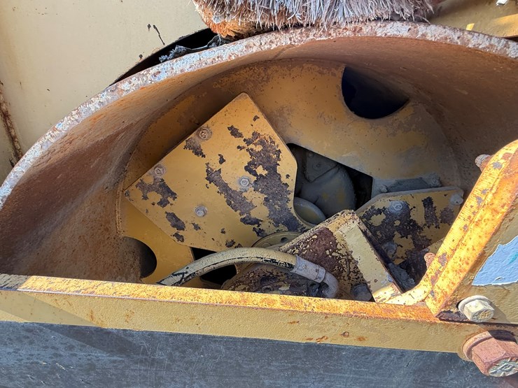 caterpillar-cb-434-image-14
