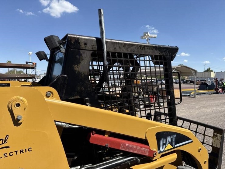 caterpillar-216-image-13