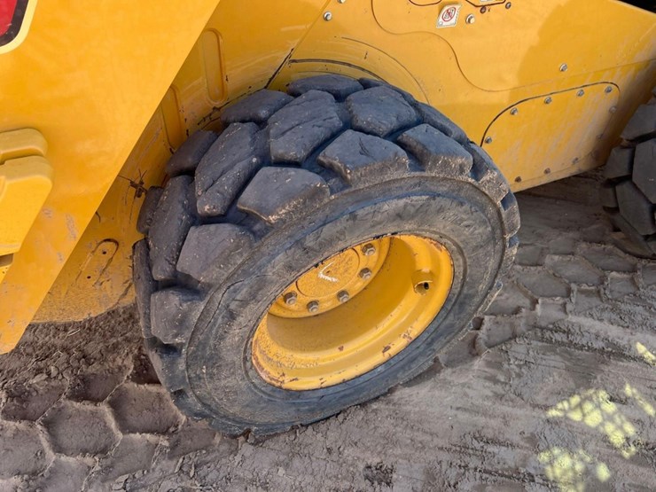 2022-caterpillar-272d3-image-11